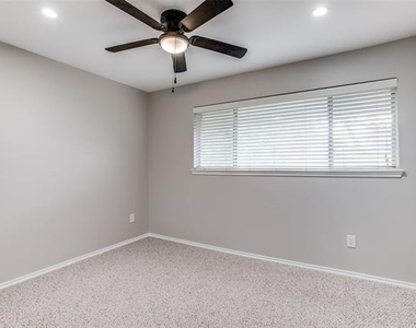 4616 W Lovers Lane - Photo Thumbnail 7