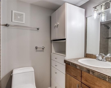 4616 W Lovers Lane - Photo Thumbnail 8