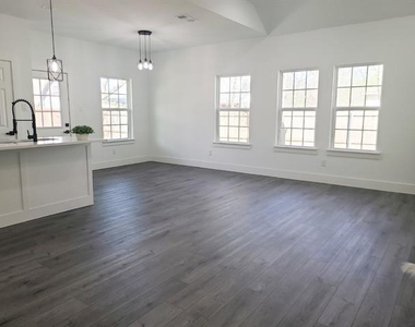 1903 King Street - Photo Thumbnail 6