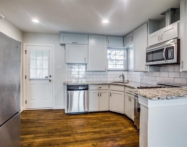 3147 Hedgerow Drive - Photo Thumbnail 6