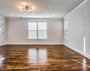 3147 Hedgerow Drive - Photo Thumbnail 1