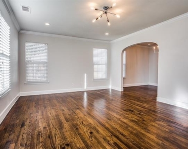 3147 Hedgerow Drive - Photo Thumbnail 2