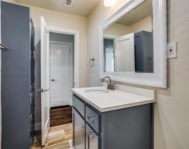 3147 Hedgerow Drive - Photo Thumbnail 18