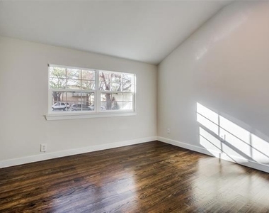 3147 Hedgerow Drive - Photo Thumbnail 12