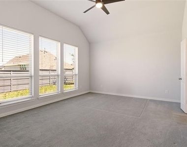 549 Cedarwood Street - Photo Thumbnail 13
