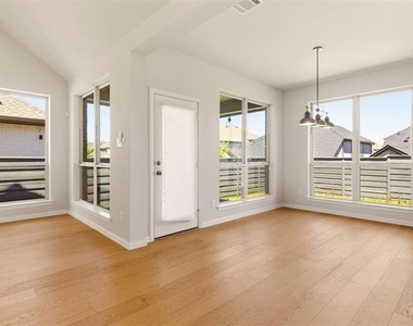 549 Cedarwood Street - Photo Thumbnail 12
