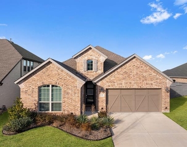 549 Cedarwood Street - Photo Thumbnail 2