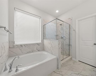 549 Cedarwood Street - Photo Thumbnail 17