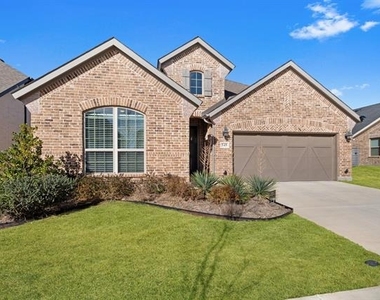 549 Cedarwood Street - Photo Thumbnail 1