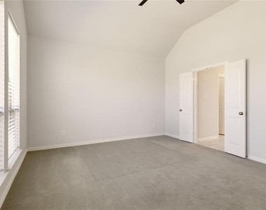 549 Cedarwood Street - Photo Thumbnail 14