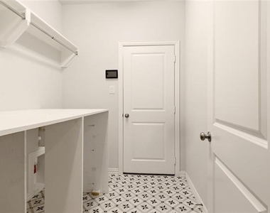 549 Cedarwood Street - Photo Thumbnail 18