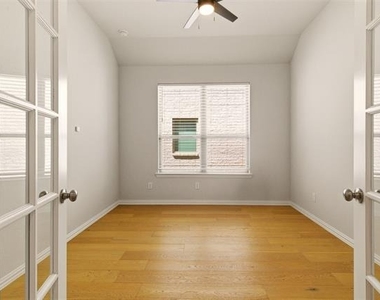 549 Cedarwood Street - Photo Thumbnail 8