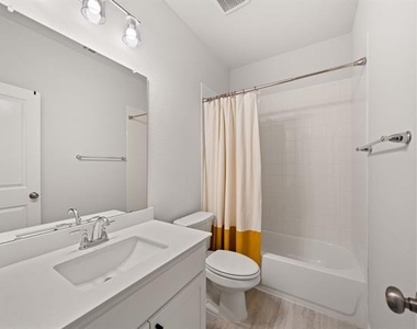 549 Cedarwood Street - Photo Thumbnail 7