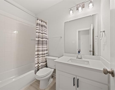 549 Cedarwood Street - Photo Thumbnail 4