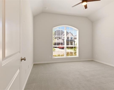 549 Cedarwood Street - Photo Thumbnail 3