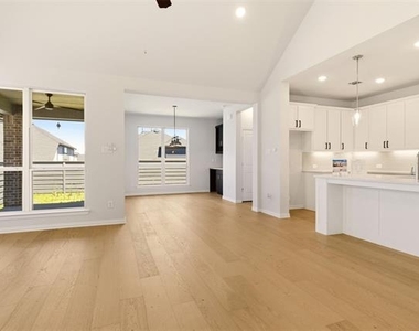 549 Cedarwood Street - Photo Thumbnail 11