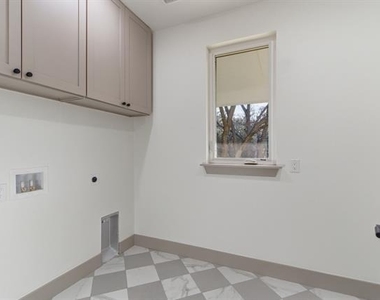 819 Dubois Street - Photo Thumbnail 27