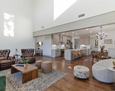 819 Dubois Street - Photo Thumbnail 9