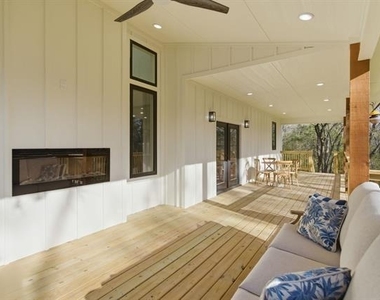 819 Dubois Street - Photo Thumbnail 2