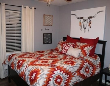 5425 Slay Drive - Photo Thumbnail 9
