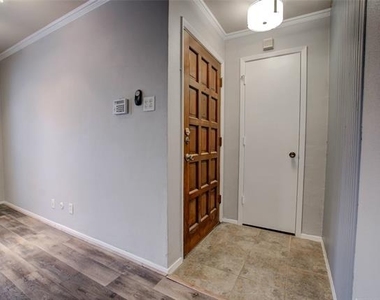 5200 Martel Avenue - Photo Thumbnail 3