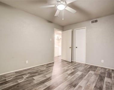 5200 Martel Avenue - Photo Thumbnail 9