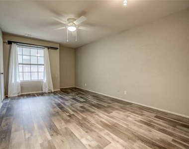 5200 Martel Avenue - Photo Thumbnail 8