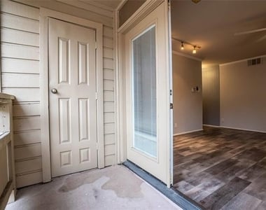 5200 Martel Avenue - Photo Thumbnail 11