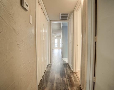 5200 Martel Avenue - Photo Thumbnail 7