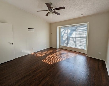 2728 Copper Creek Drive - Photo Thumbnail 10