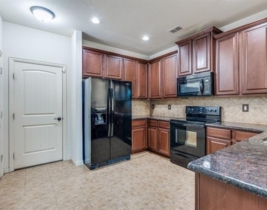 3000 Peyton Brook Drive - Photo Thumbnail 11