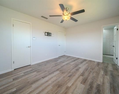 2513 Belhaven Drive - Photo Thumbnail 5