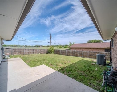 2513 Belhaven Drive - Photo Thumbnail 8