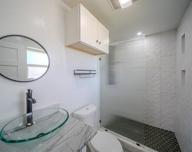 2513 Belhaven Drive - Photo Thumbnail 6