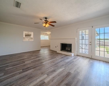 2513 Belhaven Drive - Photo Thumbnail 1