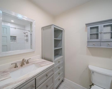 2513 Belhaven Drive - Photo Thumbnail 3