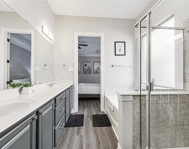 1460 Bristol Lane - Photo Thumbnail 14