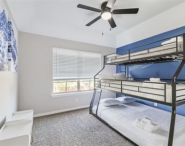 1460 Bristol Lane - Photo Thumbnail 16