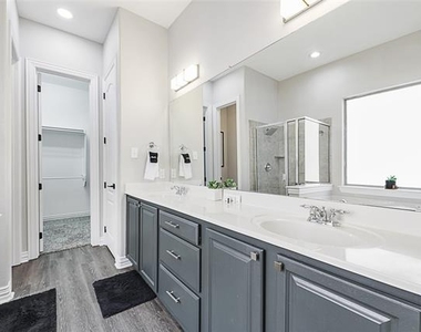 1460 Bristol Lane - Photo Thumbnail 13