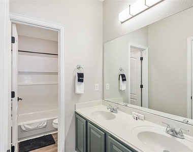 1460 Bristol Lane - Photo Thumbnail 18