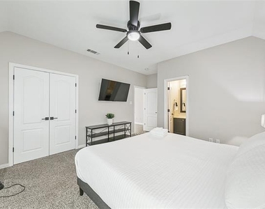 1460 Bristol Lane - Photo Thumbnail 21