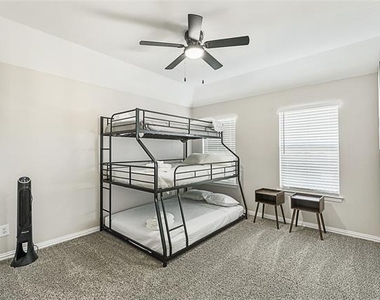 1460 Bristol Lane - Photo Thumbnail 17