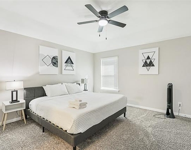 1460 Bristol Lane - Photo Thumbnail 20