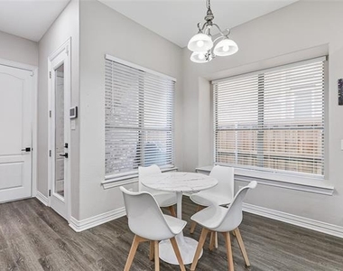 1460 Bristol Lane - Photo Thumbnail 8