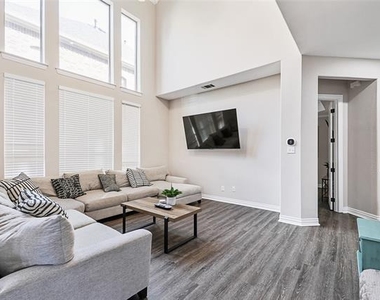 1460 Bristol Lane - Photo Thumbnail 10