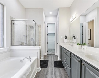 1460 Bristol Lane - Photo Thumbnail 9