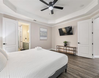 1460 Bristol Lane - Photo Thumbnail 5