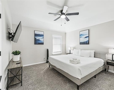 1460 Bristol Lane - Photo Thumbnail 19
