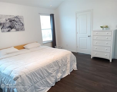505 Virginia Way - Photo Thumbnail 4