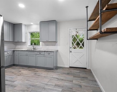 920 N Virginia Street - Photo Thumbnail 12